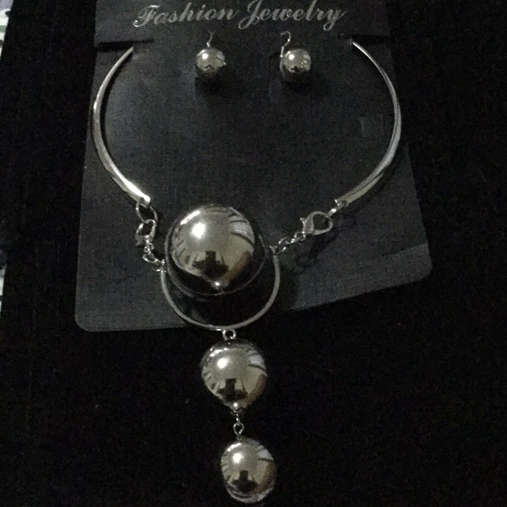 Triple globe collar with matching earrings